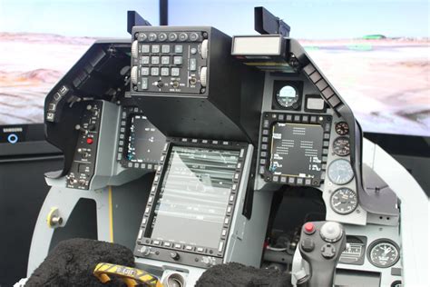 f16 v cockpit